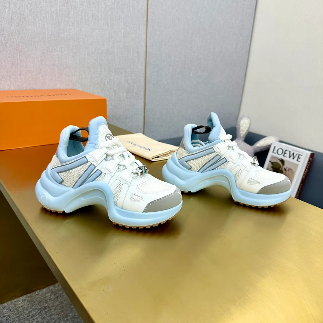 👟👟Ex-factory price 760👟👟LV donkey brand casual sports dad shoes. The bold and avant-garde design➕the distinctive wavy outsole is charming in the entire fashion circle. It is synonymous with new trends and trends. It is to be called the coolest casual sports shoe in history. Whoever wears it will become the most handsome person who turns heads. The height of the heel is about 5.5cm, and the heel is about 8mm.  🌸Imported fabrics🐂leather➕Imported🐐leather➕Imported T👟👟Ex-factory price U splicing 🌸Inner lining imported mesh fabric➕Cowhide lining Outsole vacuum foaming and T👟👟Ex-factory price U combination 🌸 Size women's size 35-41